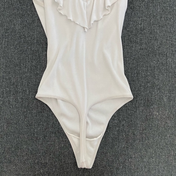 Aritzia Wilfred White Bodysuit - Picture 3 of 3